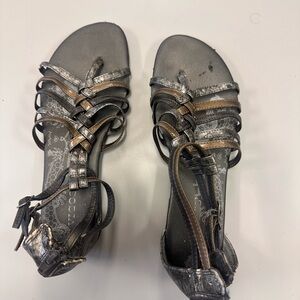 Vigoss Women's Multi-Strap Sandals in Black and Brown